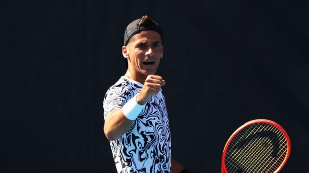 Fefe Coria avanza en el ATP de Bastad tras eliminar a Sebastián Báez en duelo argento