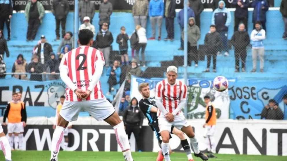 Rodrigo Mazur, una nueva carta de gol para Temperley.