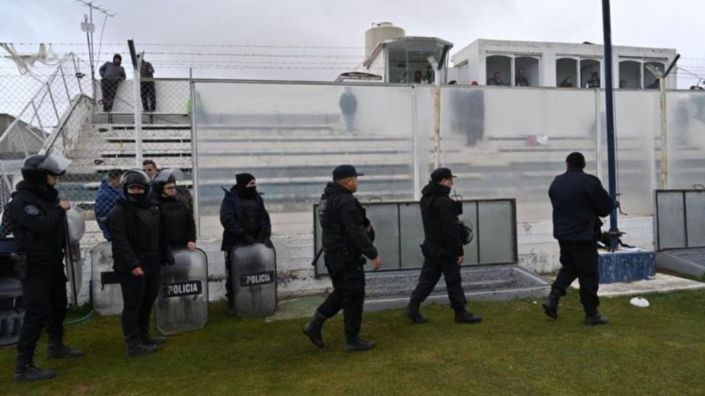 ¡Ascenso en llamas!: un árbitro acusó ser agredido en Guillermo Brown de Puerto Madryn-Defensores y suspendió el partido