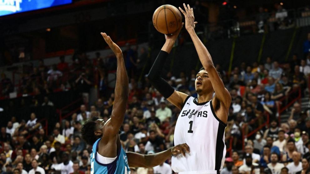 Victor Wenbanyama tuvo un debut gris con los San Antonio Spurs en la NBA Summer League