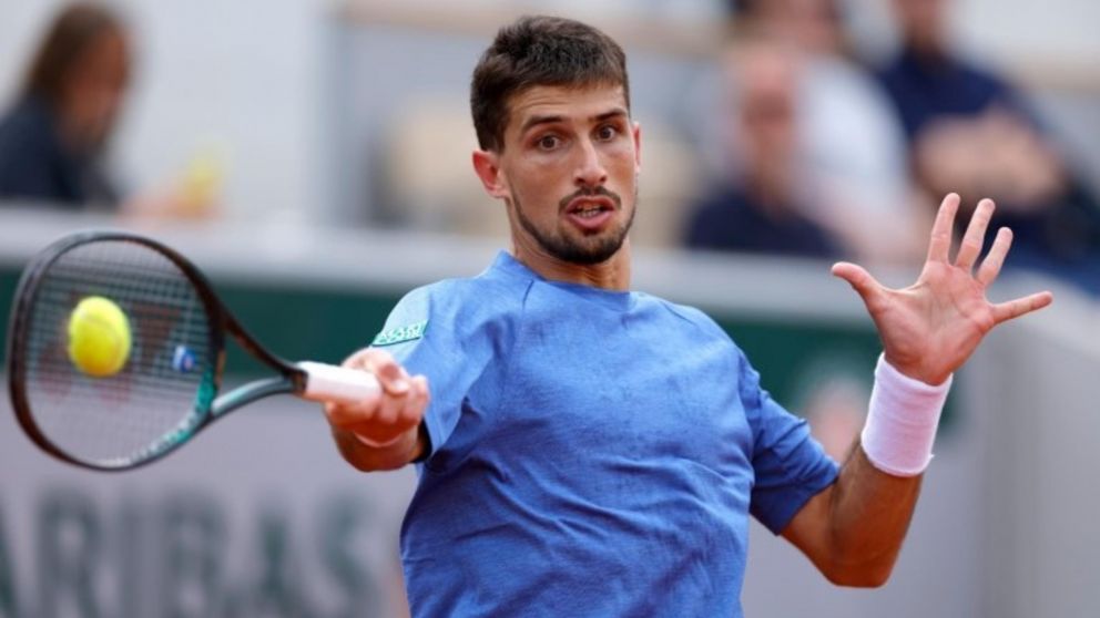 Pedro Cachín desafía el reinado de Djokovic en la apertura de Wimbledon