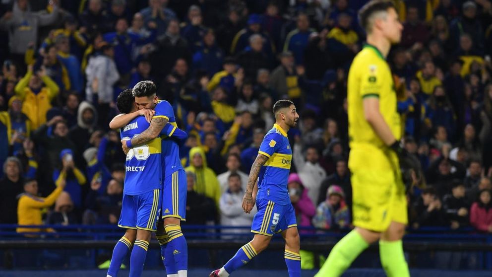 Boca aburría pero en dos estocadas lo liquidó a Sarmiento: goles de Merentiel y Medina