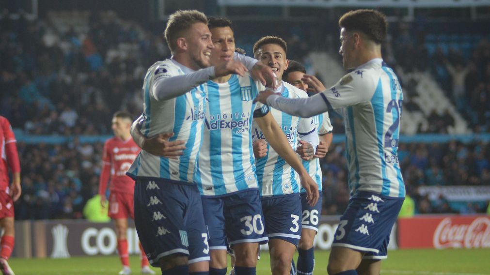 Racing goleó a Ñublense y quedó primero en el Grupo A de la Copa Libertadores