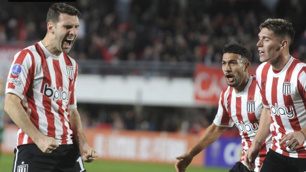 Estudiantes goleó a Oriente Petrolero pero no le alcanzó para terminar primero en su grupo de la Sudamericana