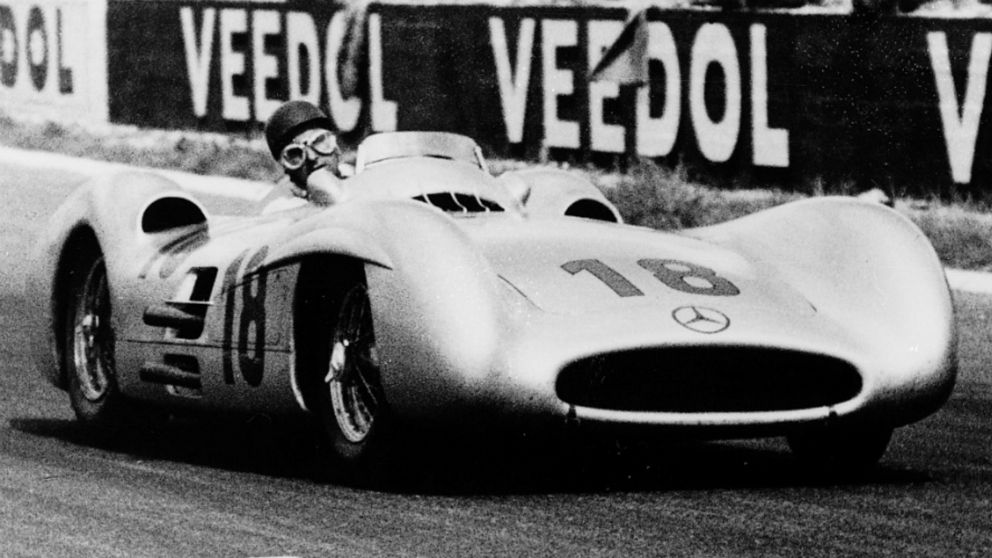 Juan Manuel Fangio, firmó con Mercedes con 42 años y salió bicampeón