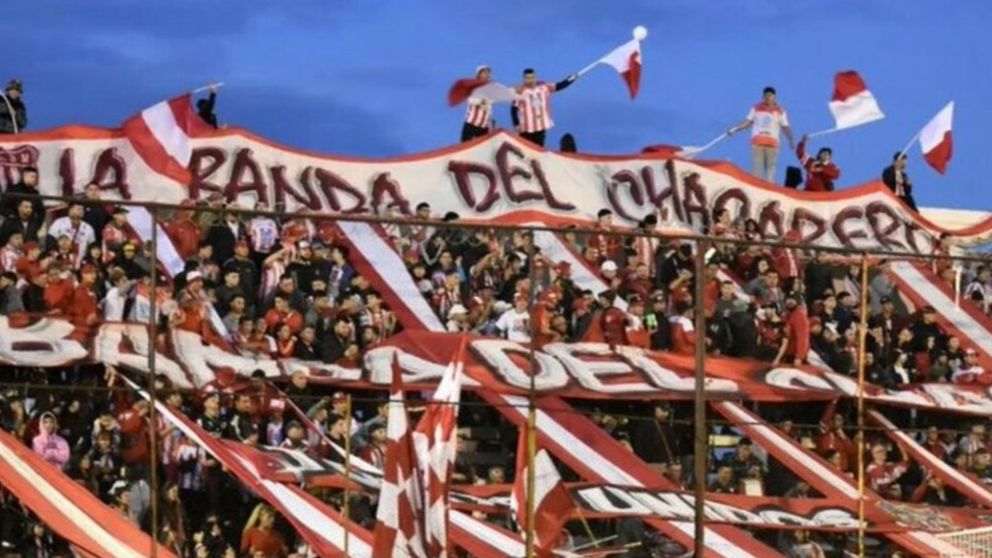 Historia repetida: Un hincha de San Martín de Mendoza cayó de la tribuna y ahora lucha por su vida