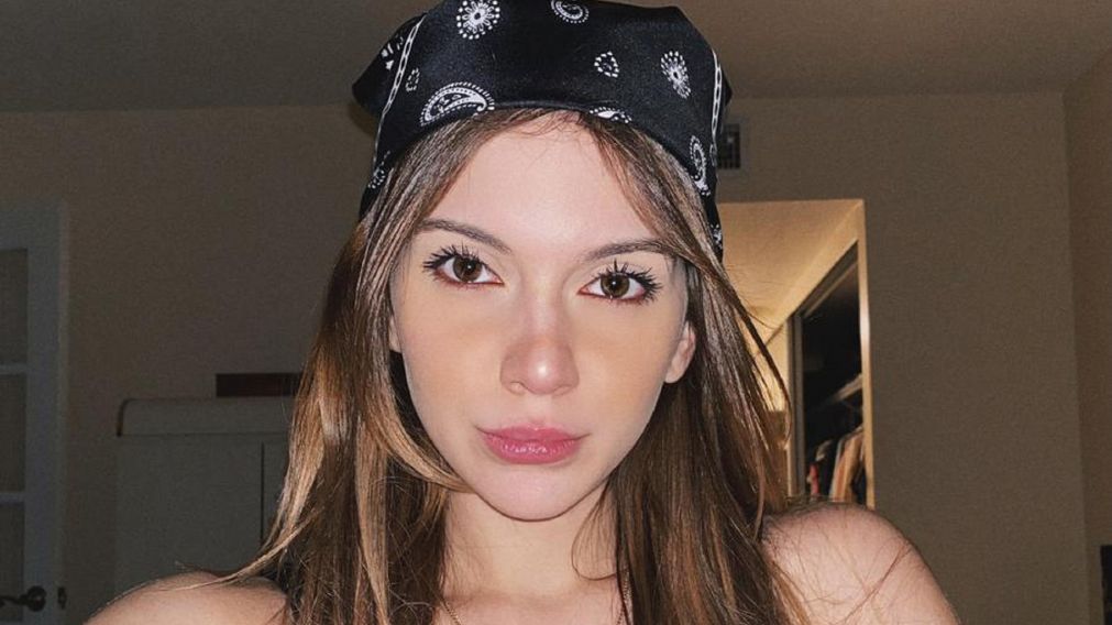 Sasha Ferro prendió fuego Instagram con su bikini blanca