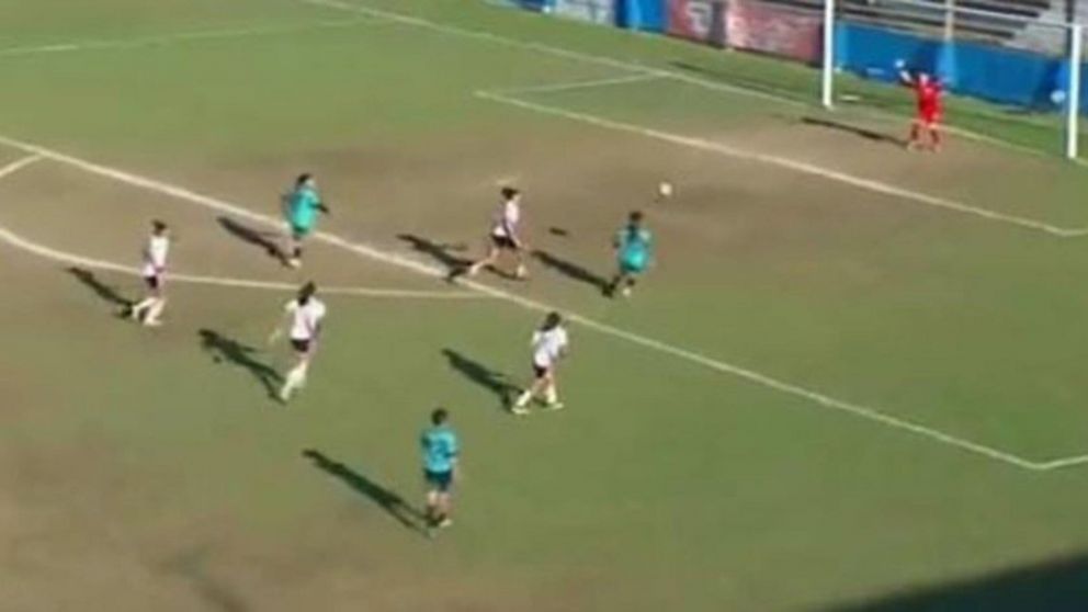 Escandaloso arbitraje en el fútbol femenino: mirá el increíble gol que le anularon a El Porvenir ante River