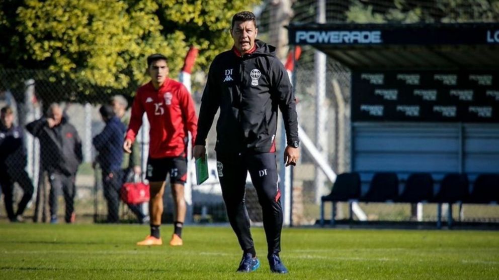 Sebastián Battaglia seguirá siendo el entrenador de Huracán: el fuerte respaldo de los referentes
