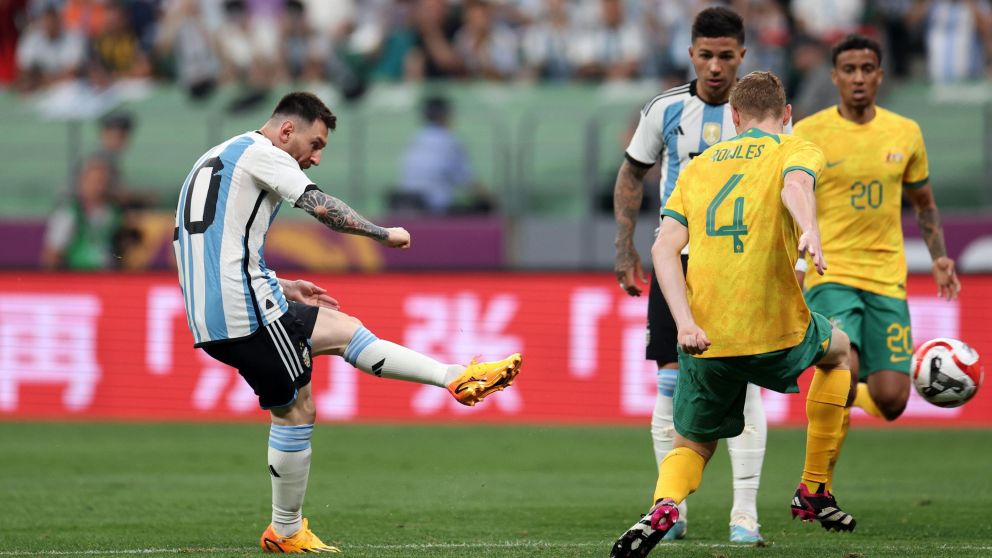 Con goles de Messi y Pezzella, Argentina le ganó con claridad a Australia