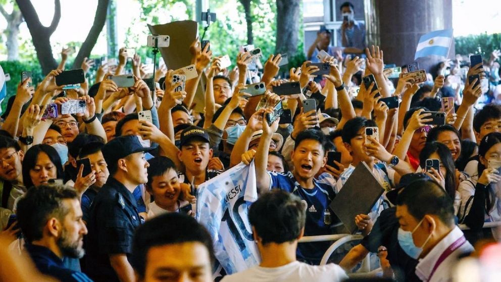 La Selección Argentina revolucionó China y el hotel se desbordó de fanáticos