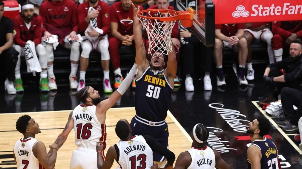 NBA Finals: Denver Nuggets le ganaron con autoridad a Miami Heat como visitante y quedaron a un juego del título