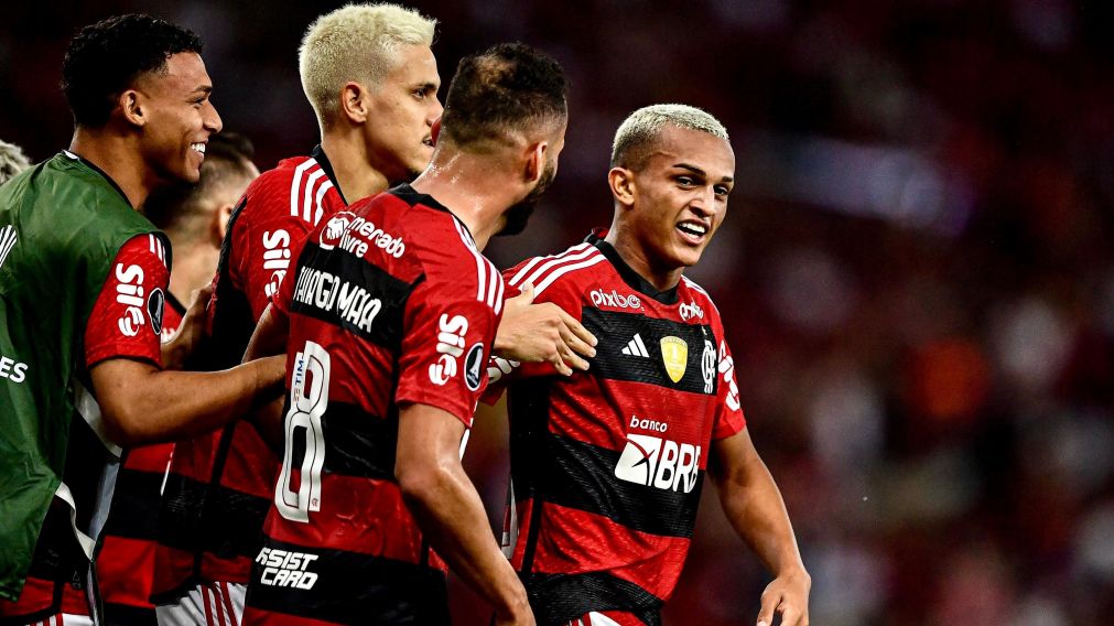 Flamengo venció a Racing sin merecerlo aunque la Academia ya está clasificada