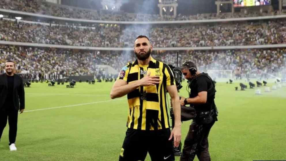 Karim Benzema tuvo un tremendo recibimiento en Al Ittihad de Arabia Saudita