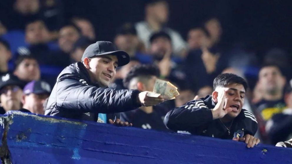 ¡Violencia en la Copa Libertadores!: conocé la millonaria multa que deberán pagar los hinchas de Colo Colo por los disturbios ante Boca