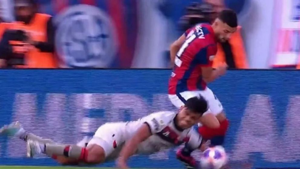 La mano de Colón que reclamó todo San Lorenzo: Herrera otro vez en el eje de la polémica