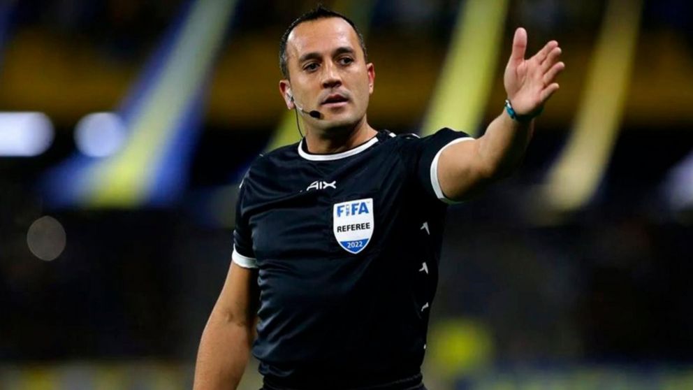 Fernando Espinoza fue parado luego del escándalo con un jugador de Central Córdoba