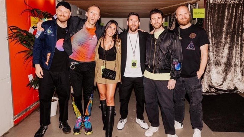 Messi fue con Antonela Roccuzzo a ver a Coldplay en Barcelona y lo ovacionaron