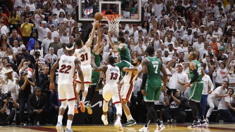 NBA: un doble agónico sobre la chicharra de Derrick White le permitió a Boston Celtics forzar el séptimo juego de la final del Este ante Miami Heat