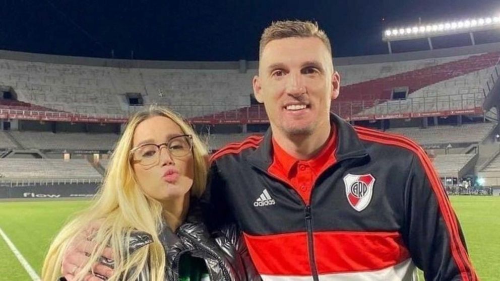 ¡Arde River!: La mujer de Franco Armani defendió al arquero con un posteo super picante