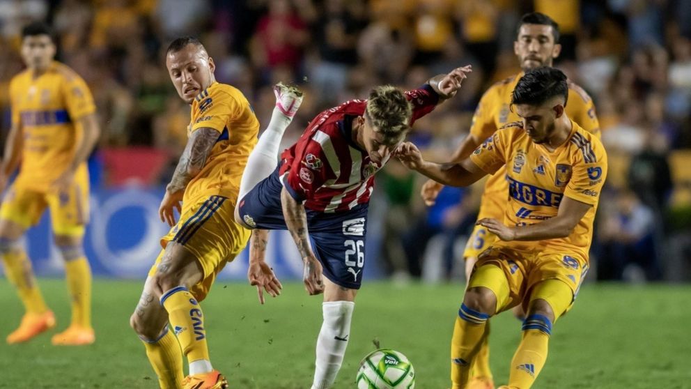 Tigres y Chivas de Guadalajara igualaron en la primera final de la Liga MX con presencia argenta