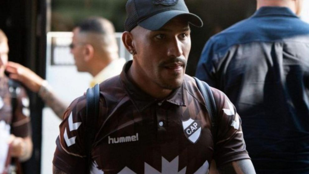 ¡Arde Platense!: ordenaron la detención del arquero Ignacio Arce, denunciado por violencia de género