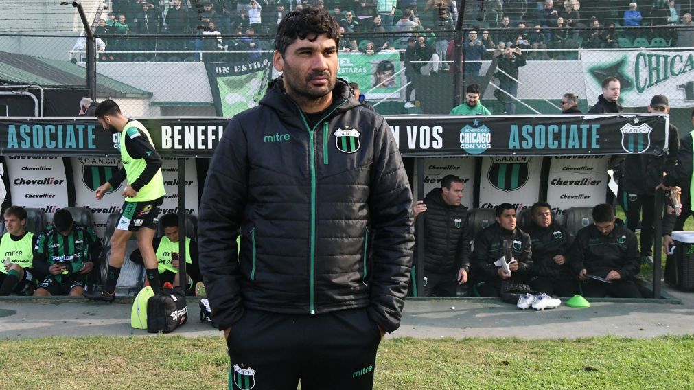 Andrés Montenegro asumió en Chicago, dirigió dos entrenamientos y goleó en el clásico contra Almirante: "No podía no estar en esta situación..."