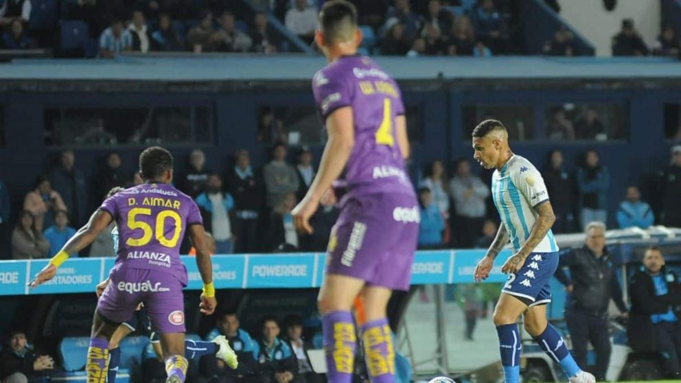 Racing visita a Aucas en busca de un triunfo que lo acerque a la clasificación en la Copa Libertadores