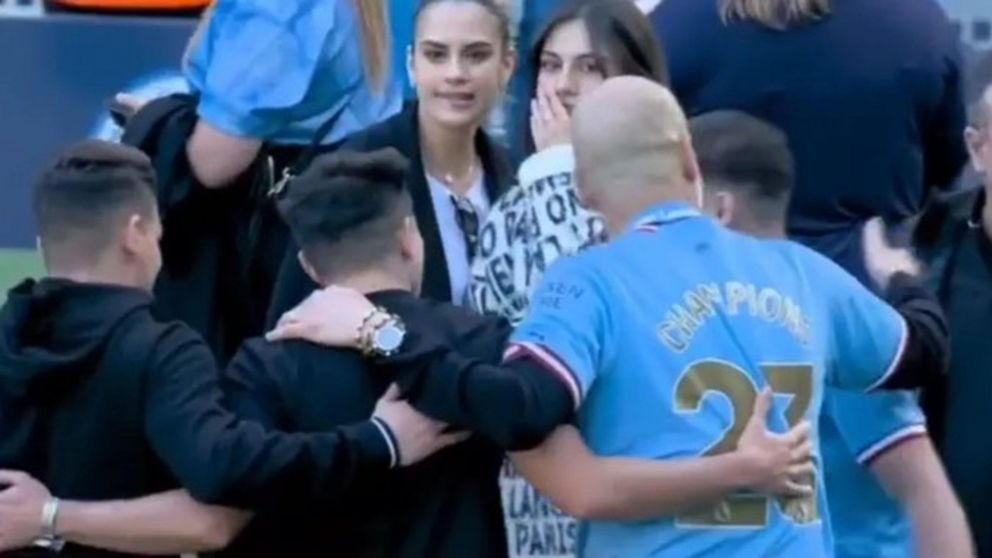 Julián Álvarez fue apuntado por la mirada pícara de las hijas de Guardiola y el video se tornó viral en las redes sociales