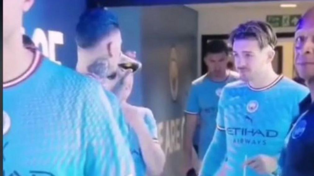 Julián Álvarez le dio fernet a los jugadores del City: las inéditas reacciones que fueron furor en las redes