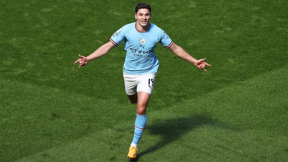 Manchester City venció a Chelsea con un gol de Julián Álvarez y levantó la Premier League