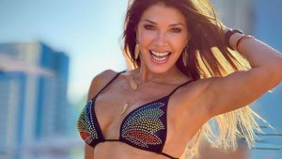 Catherine Fulop incendió Instagram con su look Baywatch
