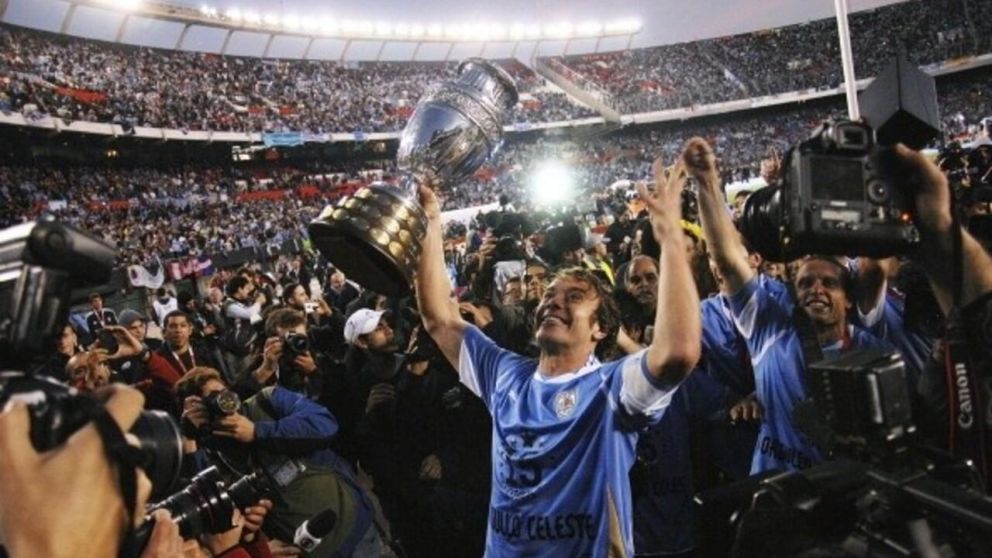 El uruguayo Diego Lugano está dolido: sentenció que la Selección Argentina fue ayudada en el Mundial Qatar 2022