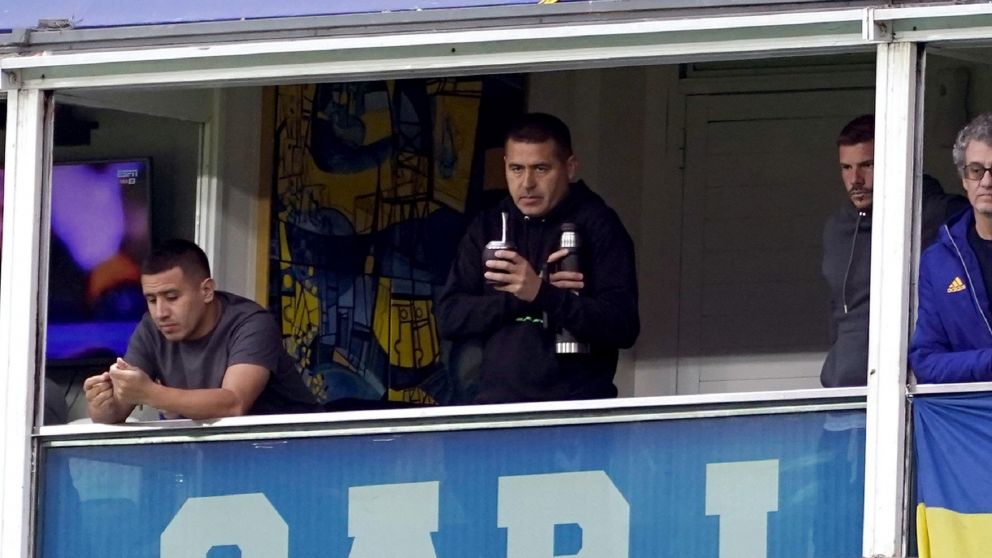 Riquelme presenció la victoria de Boca ante Belgrano con un invitado muy especial en su palco