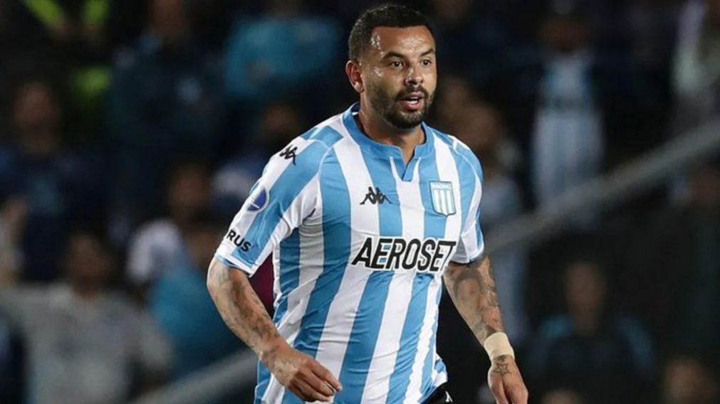 Cardona no se la aguantó y tuvo un insólito cruce con un hincha de Platense que lo trató de "gordo"