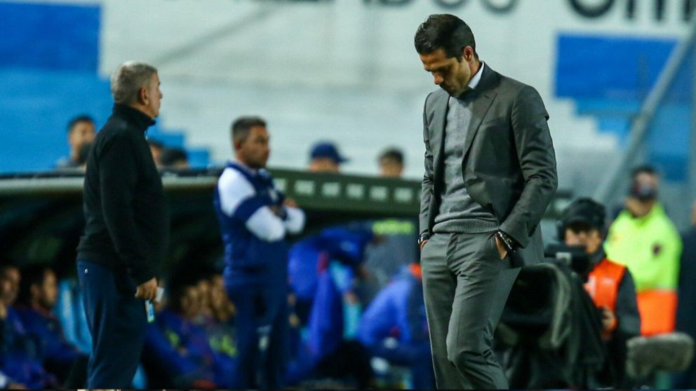 Racing volvió a perder y su caída es estrepitosa: Talleres lo goleó y empujó a Gago a un fin de ciclo que se dilata