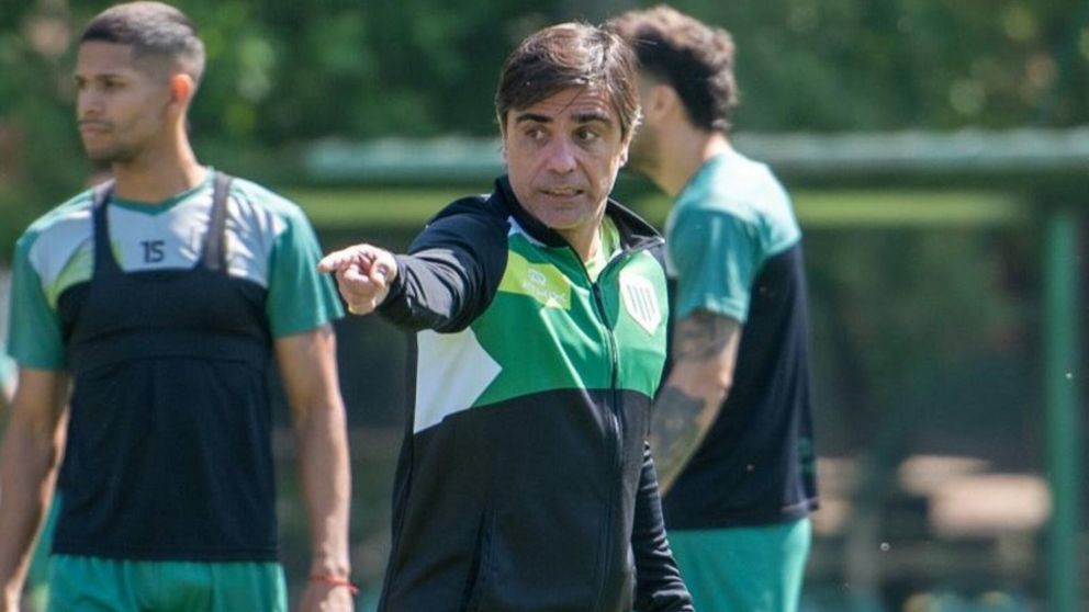 Javier Sanguinetti dejó de ser el entrenador de Banfield