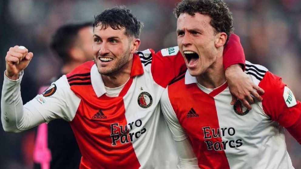 Santiago Giménez metió un doblete y dejó al Feyenoord al borde del título de la Liga Eredivisie