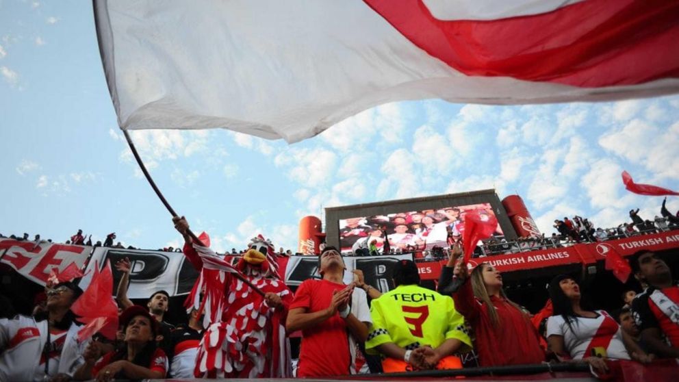 Imperdible: Los hinchas de River preparan un imponente recibimiento para el equipo en el Superclásico