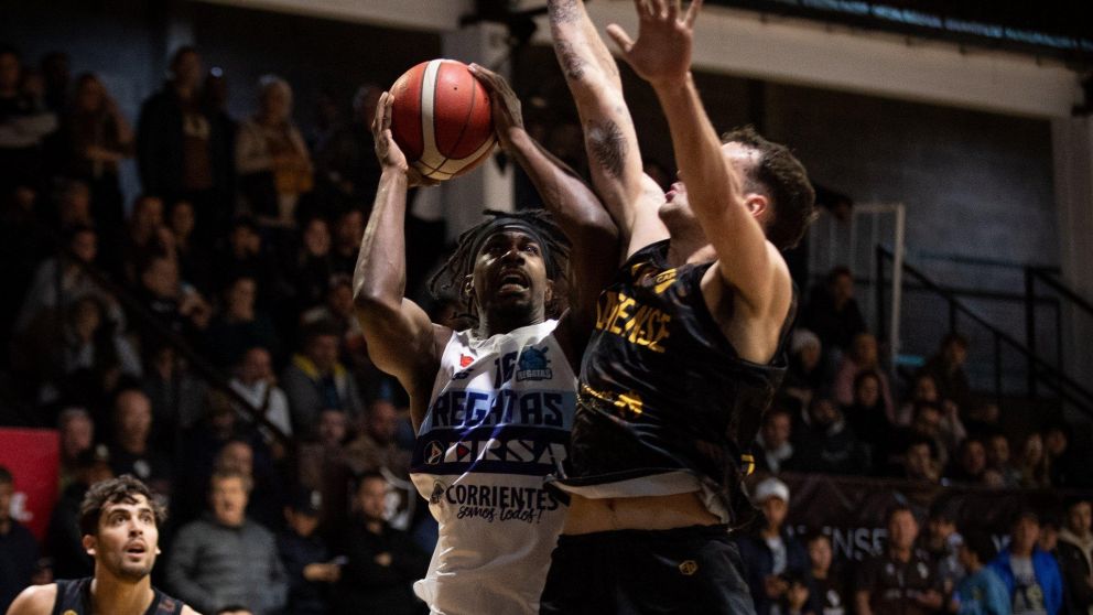 Regatas Corrientes pudo con Platense y está en cuartos de final de la Liga Nacional de Básquetbol