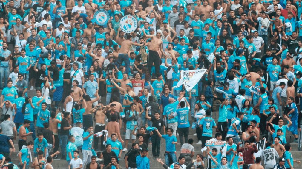�Esc�ndalo en Per�!: Barras de Sporting Cristal apretaron al plantel en pleno entrenamiento