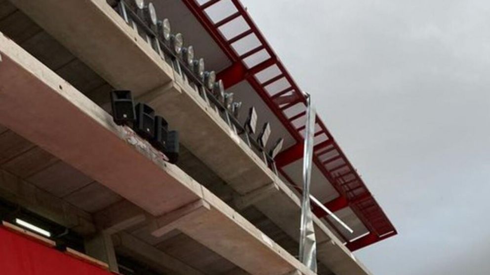 Unión y Lanús se suspendió por un exótico motivo y los hinchas Tatengues se enfrentaron con la policía