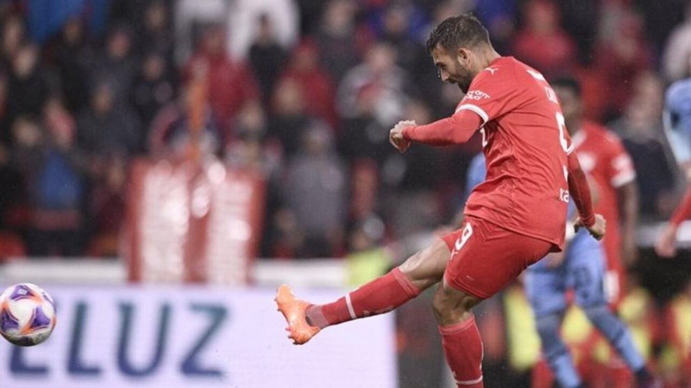 Independiente - Belgrano: Castrilli lo liquidó a Darío Herrera tras el polémico penal que sancionó a favor del Rojo