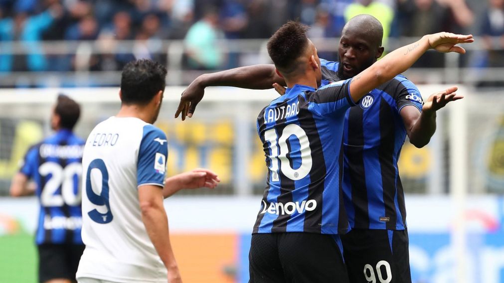Inter le ganó a Lazio con un doblete de Lautaro Martínez y le dejó el título servido al Napoli