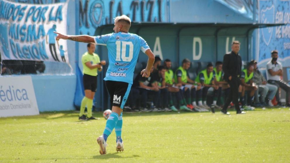 Martín Giménez infla el pecho por el presente de Defensores Unidos: "No nos pesó el cambio de categoría"