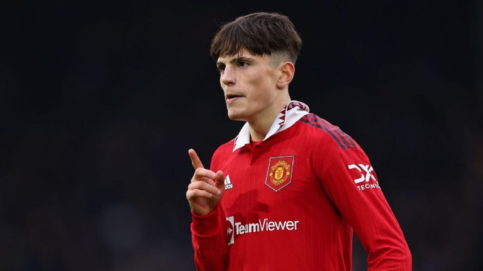 Alejandro Garnacho renovó su contrato con Manchester United hasta 2028