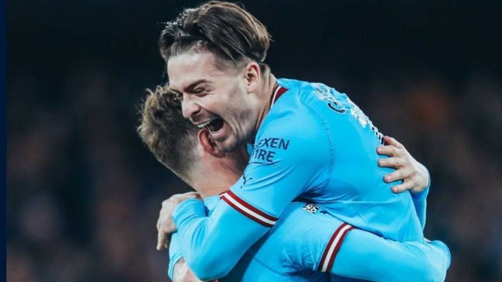 Manchester City aplastó a Arsenal y sueña con la Premier League