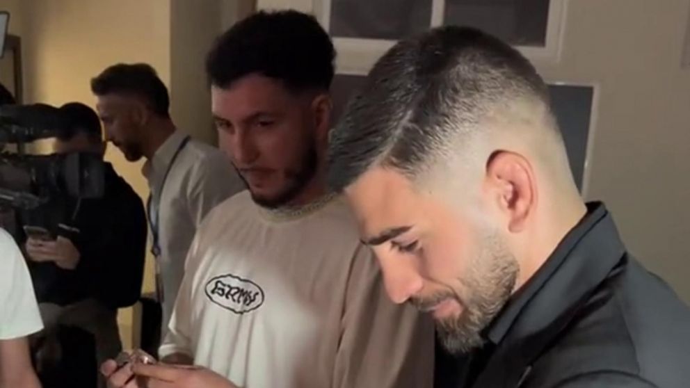 Un fan pide a la estrella de la UFC Ilia Topuria que le de un golpe y el luchador casi le rompe varias costillas