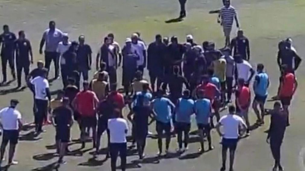 ¡Escándalo en Brasil!: La sorpresiva "visita" de la barra de Corinthians al plantel en plena práctica