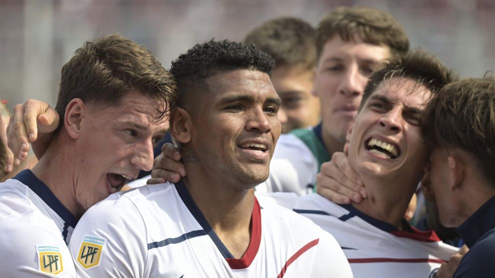 San Lorenzo le gan� en la �ltima jugada a Platense y le meti� presi�n a River